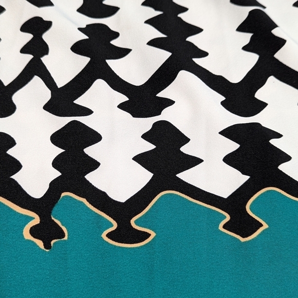 Voir Voir Like New Sleeveless Round Neck Classic Fitted Slip Dress - Picture 9 of 13